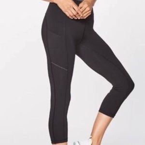 LULULEMON speed up crop with pockets NWOT